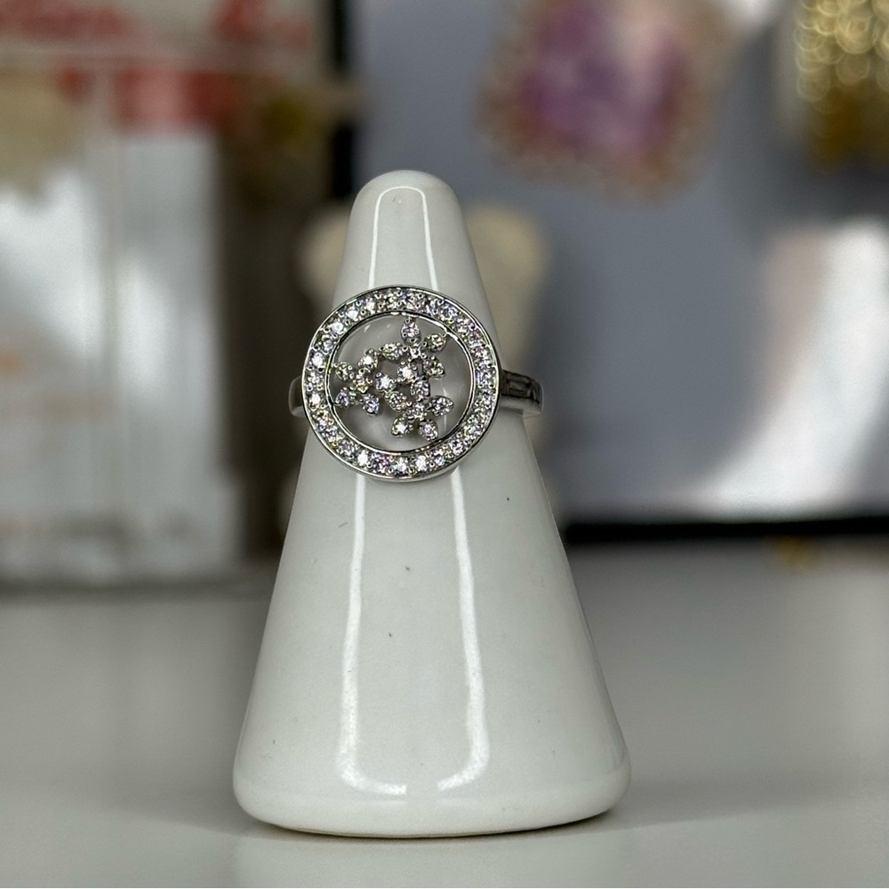 Elegant Floral Ring size 6
